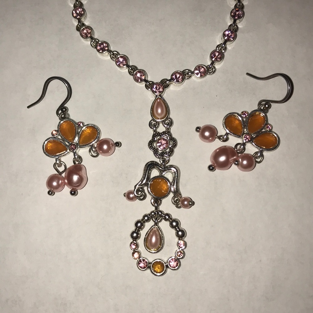 Women’s necklace & earring set